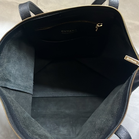 Cuyana Classic  Leather Zippered Tote - Picture 3 of 6